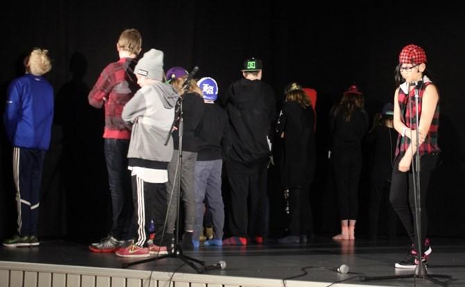 I mars viste mellomtrinnet på Bindalseidet skole forestillingen «Stopp-ikke mobb».