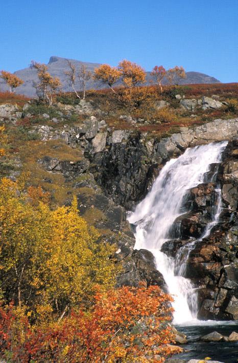 2.2.3 Vassdrag Sylan landskapsvernområde er avgrenset av de to store vannkraftmagasinene Nesjøen/Nïejtenjaevrie og Esandsjøen/Saantenjaevrie i vest.