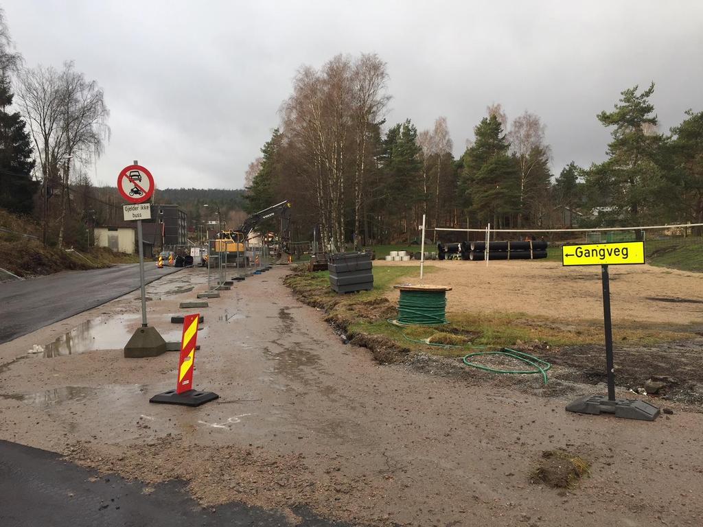 Ny gang- og sykkelveitrasé ved Vennesla ungdomsskole Ny gang- og sykkelveitrasé ved Vennesla ungdomsskole ble nesten bygd ferdig i 2017. Foto: Baskhim Hadergjonaj Kommunal vei.