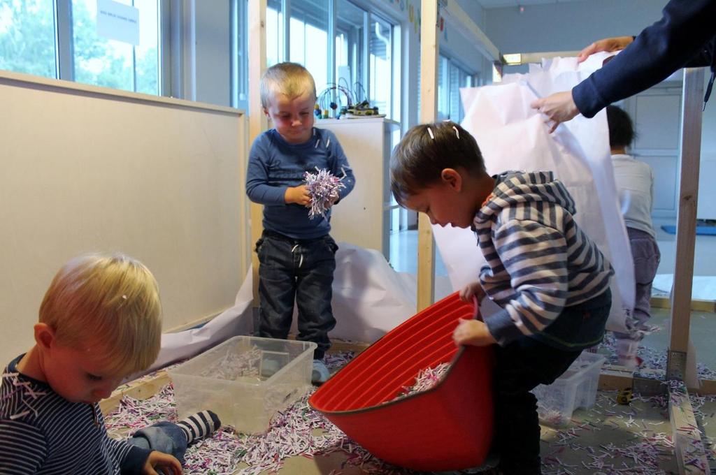 Betha Thorsen Kanvas-barnehage ESTETIKK OG MATEMATIKK KORT OM PROSJEKTET I prosjektet «Estetikk og matematikk» har Betha Thorsen Kanvas-barnehage brukt romlige installasjoner på varierte måter.