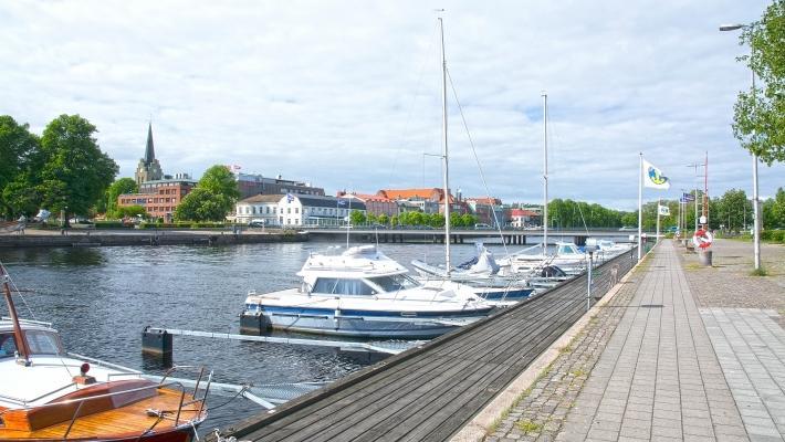 Halmstad og Tylösand er to nydelige stender som er verd å besøke langs vestkysten av Sverige. Svedinos Bil- och Flygmuseum (23.