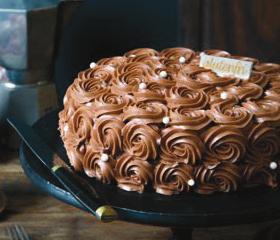 Sjokoladekake fri Epd nr: 4960811 Vare nr: 80160 Varemerke: Baker Brun Fyldig, lekker glutenfrisjokoladekake fra Baker Brun. Rik og mild sjokoladekrem. Barnevennlig.