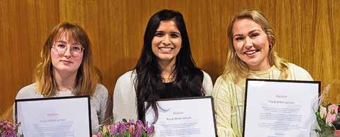 Bioingeni ble forsøk AKTUELT Prisvinnerne (fra venstre) Sigrid Isdal, Kiruja Kandiah Ramachandran og Amalie Korsmo fikk heder, ros og 25 000 kroner.