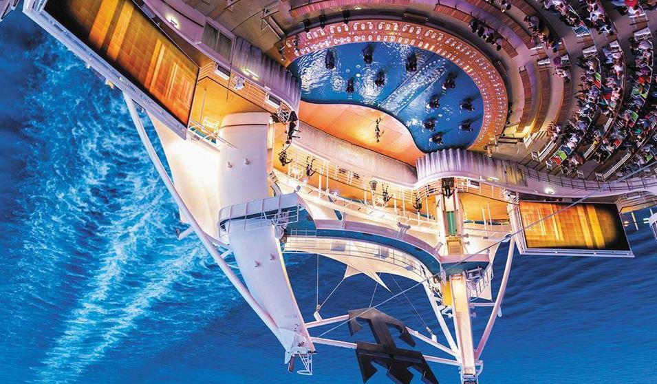 Opplev et spektakulært show i Aqua Theatre - Cruise med Symphony of the Seas Skipet legger fra havn kl.16.00 og seiler videre mot Marseille og Frankrike.