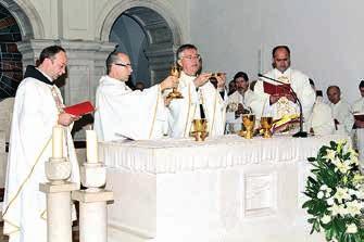 hodočastila Gospi Sinjskoj, predvođena dr. Nevijem Šetićem, svojim velikim meštrom. Članovi Družbe sudjelovali su u sv.