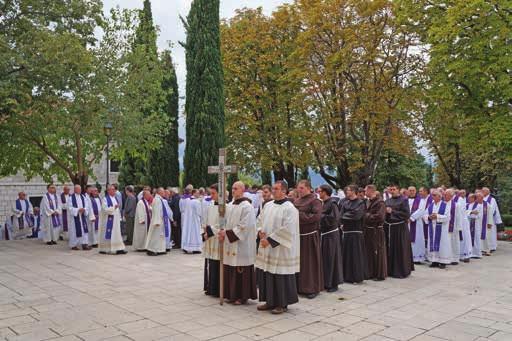 Oproštaj od fra Danka Glibote Od fra Danka se u ime braće franjevaca oprostio provincijal fra Joško Kodžoman: Preuzvišeni oče Nadbiskupe, u ime naše Provincije, te rodbine, prijatelja i znanaca pok.