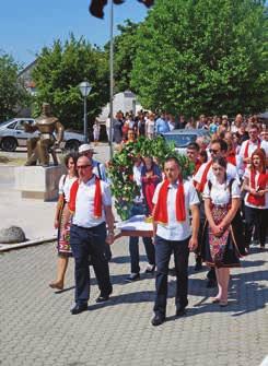 malonogometnim turnirom, a završio tradicionalnim Natjecanjem u praćkanju i drugim starim dječjim igrama, što je svojevrsna posebnost ovog dijela Dalmacije. M.