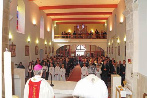 Ukratko donosimo kako je izgledao sam obred posvete, a ceremonijar kroz slavlje bio je Ljudevit Cikojević. Red posvete I. dio Ulaz u crkvu Obred posvete počeo je ulazom u crkvu.