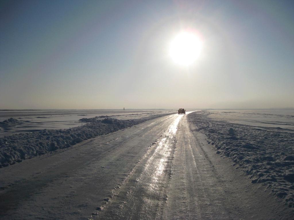 . aasta alguse külm talv ja head jääolud andsid võimaluse rajada mõlemad Läänemaa jääteed. Ilma- ja jääolud võimaldasid Haapsalu Noarootsi jääteed 5 liikluseks avatud päeva jooksul kasutada 3 autol.