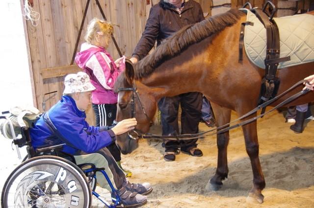 Ravivõimlemine kui teraapia aktiivne meetod on olulisel kohal füüsiliste erivajadustega laste rehabilitatsioonis.