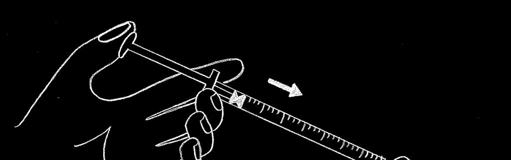 5. Pöörake viaal koos süstlaga põhjaga ülespoole ja viige nõela ots lahustisse, nagu näidatud joonisel 5. Tõmmake nõutav kogus lahustit aeglaselt süstlasse.