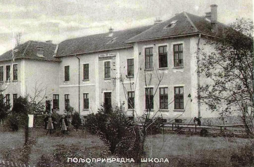 подесном још пре Првог светског рата. За време рата Немци су зграду користили као коњушницу, а Бугари су однели сва врата и прозоре и скинули кров.