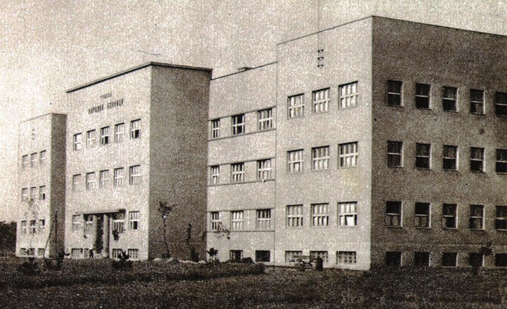Репрезентативни објекат пројектован од стране архитекте Момира Коруновућа 90 био је и нови Епархијски дом који је грађен 1938-1939.