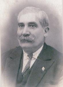 Teodor Borcescu (M.O. 23/2014), negustor de cereale născut la Balş- Romanaţi (1885-1937) era frate cu Stavarache Borcescu.
