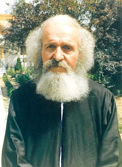 Nicolae din Râmnicu Vâlcea (1929), în ziua de 14 iulie 1930 a fost hirotonit preot în parohia Dobriceni din fostul judeţ Romanaţi.