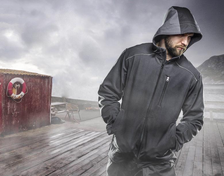 LETT SOFTSHELLJAKKE I VIND-, VANNAVVISENDE OG PUSTENDE KVALITET MED MYKT