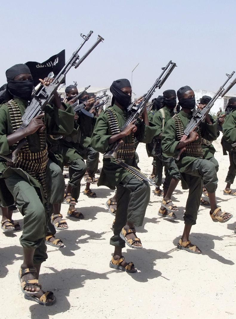 Hundrevis av ferske al-shabaabsoldater under en militærøvelse i Lafofe-området et par mil sør for Mogadishu.