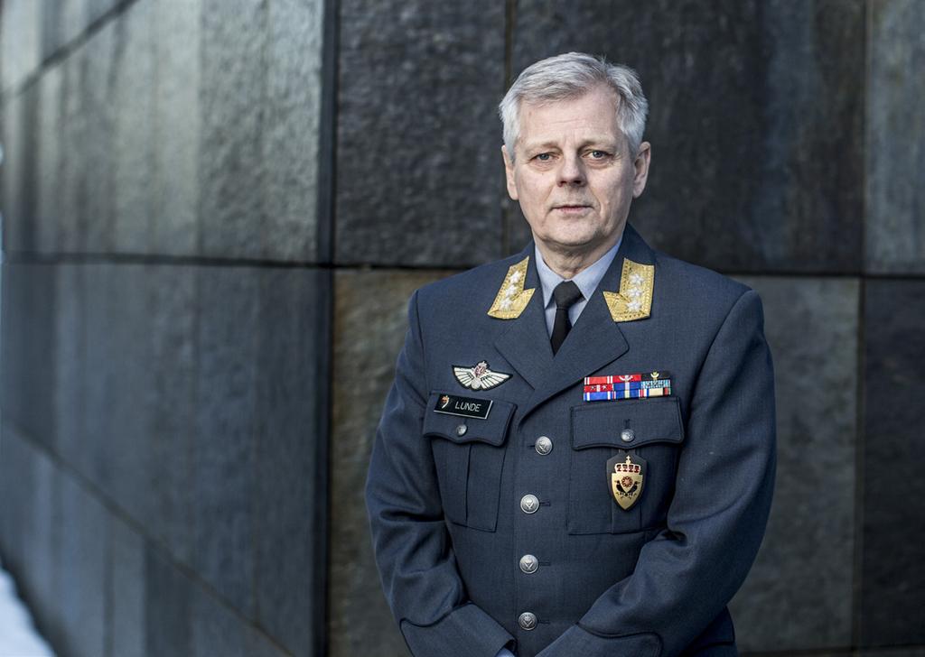 Forord Generalløytnant Morten Haga Lunde Fokus er Etterretningstjenestens ugraderte vurdering av de mest sentrale utviklingstrekk innenfor de land og tema som tjenesten er gitt i oppdrag å følge.