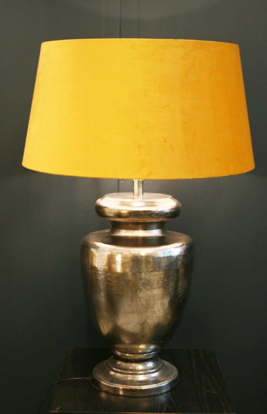 Hamilton bordlampe i råalu 62cm En lekker stor bordlampe