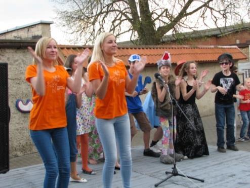 ŠOK KARTU SU MUMIS SPEKTAKLIS IŠSILAVINUSIO VILKO KELIONĖ PO ES ŠALIS PIRŠLYBŲ VAKARĖLIS PRISIMATUOK ES JAUNIKĮ VILNIAUS UNIVERSITETO AKADEMINĖS DIENOS ŠILUTĖJE Tradicija-naujovė!