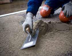 Rengjør betongen nøye med høytrykksvasker og desinfeksjonsmiddel. TIPS! Fjern overflødig vann med en vannskrape eller vannsuger.