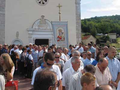 MALA GOSPA pripada proπlosti, ona nas se ne tiëe samo kao ona koja je nekad bila nego kao ona koja je i sada s nama