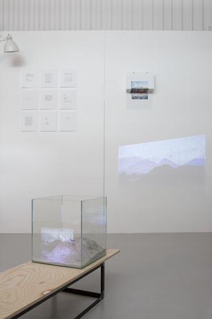 Åsne Eldøy, «Eksperiment av is, sement og slagg: del II» Installasjonsbilde fra utstillingen