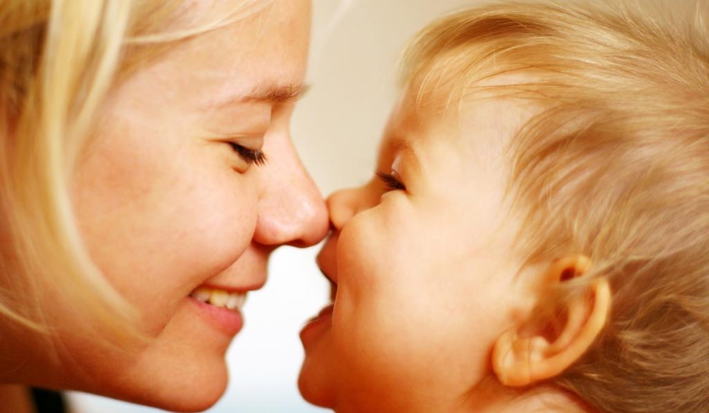 Foreldre barn samspill og hjerneutvikling Foreldre barn samspill og co-regulering i spedbarnsalderen kan være grunnleggende komponenter for en optimal hjerneutvikling og for spedbarnets psykiske