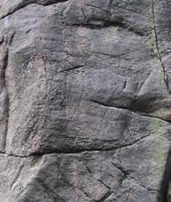 Det stripete utseende til gneisen er blitt bevart men den ekstremt høye temperatur (1100-1200 C) som den ble utsatt for har resultert i at den mineralogisk ligner vertsbergarten anortositt. (se fig.