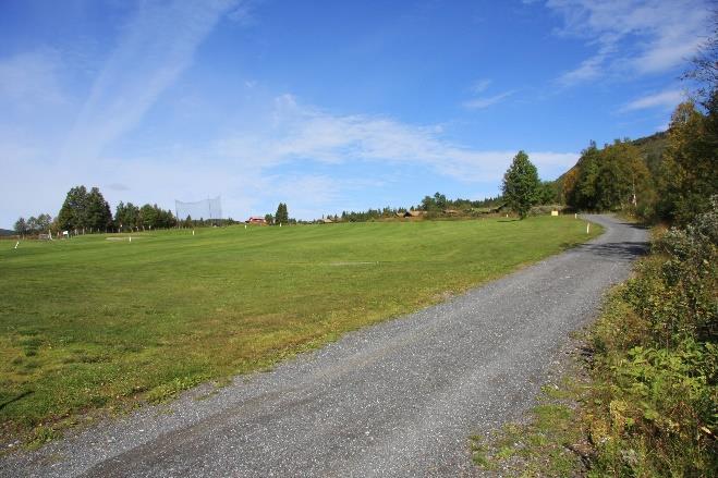 6 Dagens situasjon og konsekvenser av planforslaget Figur 6-8: Golfbanen nord i planområdet hvor det etableres en ny skiløype som krysser under Peer Gyntvegen.