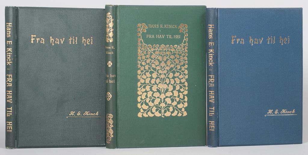 - 9 - FRA HAV TIL HEI Kristiania. Aschehoug. 1897. 171 sider. Kincks femte bok. 16. Grønt forlagsbind. Svak fargeavskrapning ved kapitéler. Dekler meget svakt plettet. Ex libris på forsats.