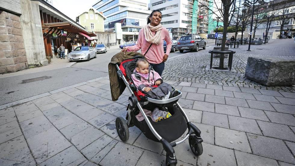 KS mener Regjeringen har bommet på barnehagetall: KS: Flere, ikke færre vil ha plass i barnehage Haimi Mahari er en av mange som foretrekker barnehageplass fremfor