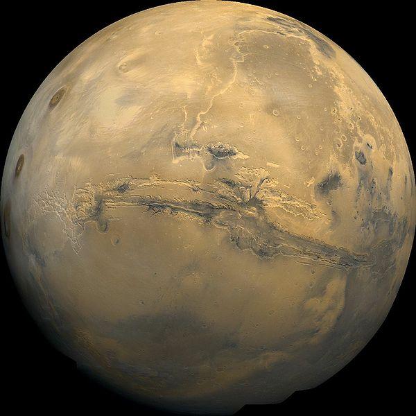 Mars atmosfære Tynn atmosfære bestående hovedsakelig av CO 2 Liv på Mars? Vann kan ikke eksistere i lengre 8d i flytende form på overflaten i dag.
