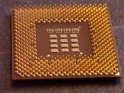 Prosessoren Prosessoren er «selve datamaskinen». Det finnes mange ulike prosessorer fra ulike produsenter. I dette kurset skal vi se på IA-32 fra Intel.
