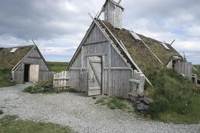 VIKINGGÅRD / -TUN Inspirasjon og hovedgrep: Vi mener det er riktig å gi vikinggården et helt annet preg enn landsbyen,