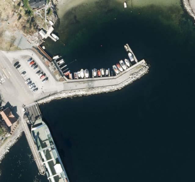 Molo for småbåthavn på Nesvik Kommunen og båtforeningen har ytret ønske i reguleringsplanfasen å bruke sprengsteinsmasser til utfylling av molo.