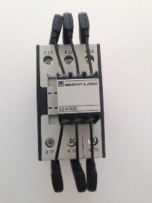 and metallization profile for higher thermal efficiency Single phase capacitors Contactors for capacitors with self limitation Unique technology contactors : The contactors used in our devices are