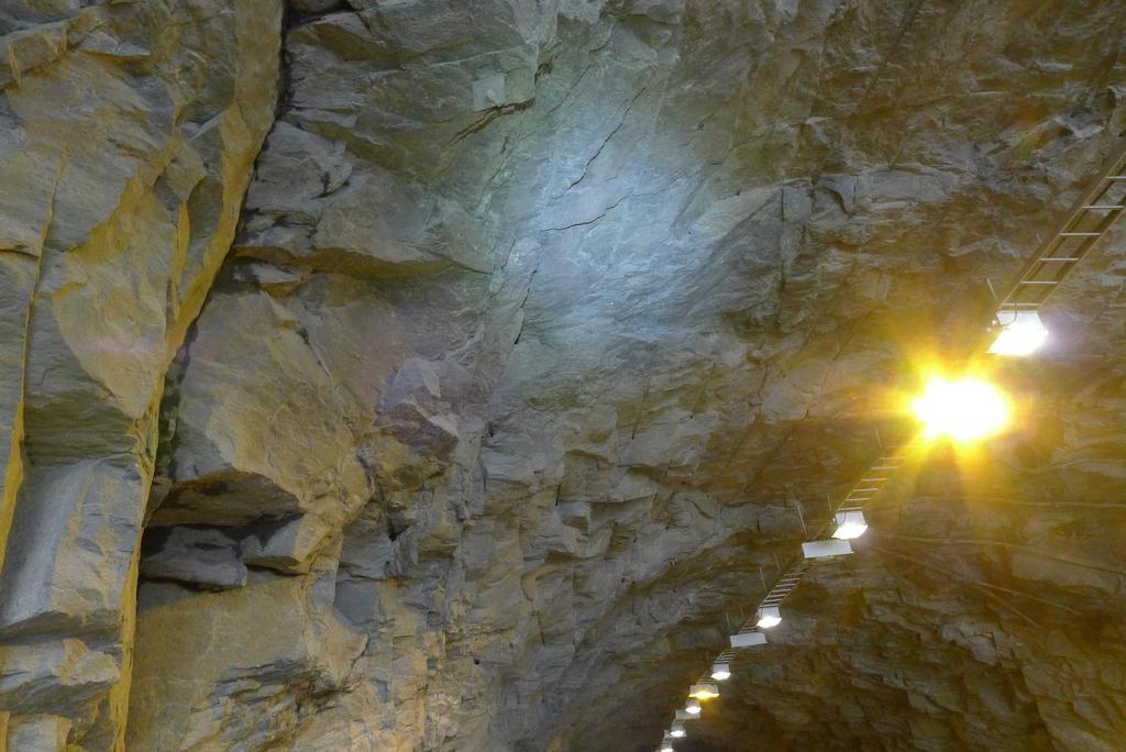 av hvelv inne i tunnel mot øst.