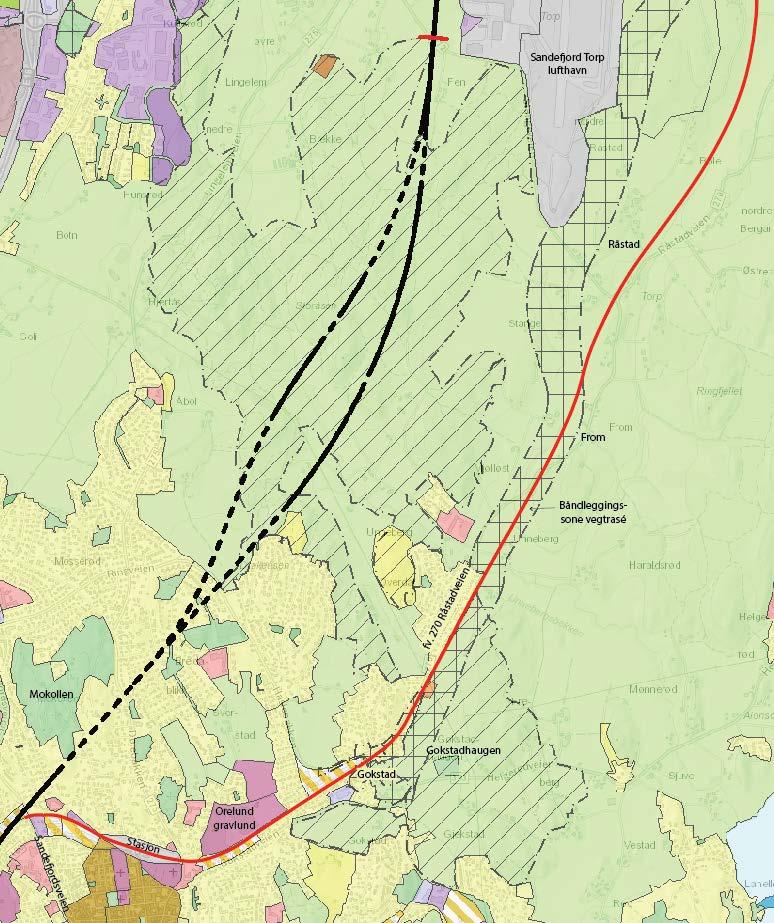 Figur 5-30. Utsnitt av kommuneplanens arealdel i Sandefjord kommune på strekningen mellom Råstad og Sandefjord sentrum. Spor som tas ut av bruk er vist med rød strek.