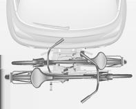 56 Oppbevaring og transport 3. Fest begge sykkelhjulfordypningene med stroppfester. 4. Kontroller at sykkelen er ordentlig festet. Merk Pass på at avstanden mellom sykkelen og bilen er minst 5 cm.