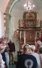 Foto: Birthe Balendran Odd Bjerke var guiden her, og vi fikk vite mye om kirken og historien. Tilbake på Langestrand var det klart for guidet omvisning og smørbrød på Larvik Museum.