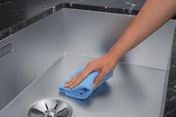 Middelet er spesielt egnet for effektiv rengjøring av ekstra skitten benkeplate eller kjøkkenvask i Durinox.