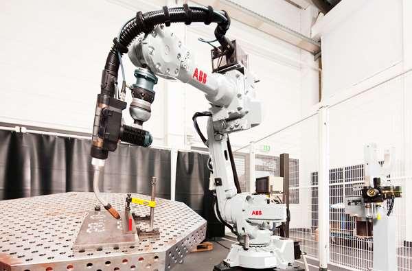Innhold Introduksjon til RobotNorge ABB Robotics Robotisering i Norge
