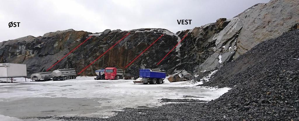 Driftsplan Slyngjemyra steinbrudd - April 2018 3. BESKRIVELSE AV STEINBRUDDET 3.1. GEOLOGI Området består av omdannede sedimentære bergarter tilhørende Helgelands kaledonske dekkekompleks.