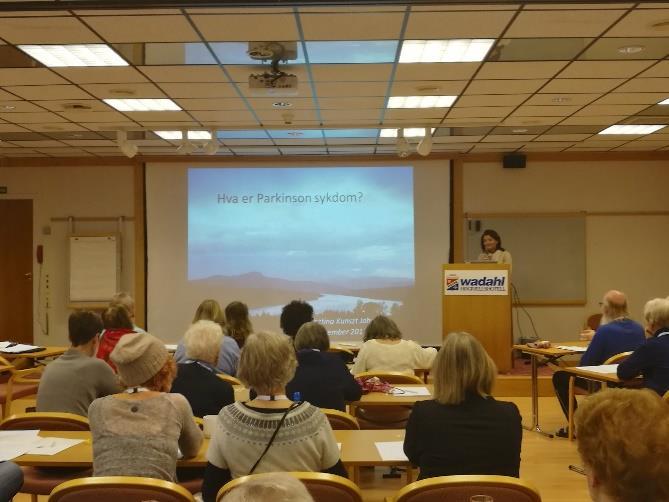 Sammendrag Med prosjektet «Aktiv alene» har Norges Parkinsonforbund gjennomført et verkstedseminar for personer som har parkinson som bor alene.