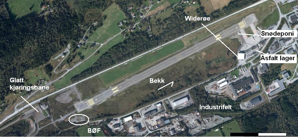 Figur 1 Ørsta/Volda lufthavn med markering av brannøvingsfelt og områder for lokalitetsundersøkelser 2 Forurenset grunn innledende undersøkelser De innledende undersøkelsene av forurenset grunn er
