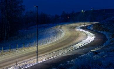 Avskjerming i flatt, herdet glass (4 mm) med høy gjennomskinnelighet og optimal termisk/mekanisk motstand. Avtakbar optisk enhet, og LED-moduler.