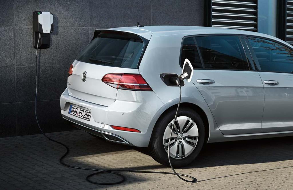 Fleksibelt energipåfyll Du velger selv hvor og hvordan du vil fylle ny energi på din Volkswagen e-golf. Du kan lade med vanlig stikkontakt, veggboks og på offentlig ladestasjon.