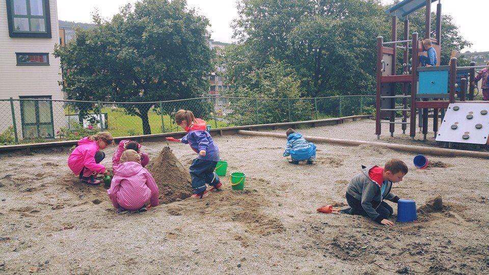 Opplæring i sosiale ferdigheter Å ha evne til å mestre det sosiale samspillet mellom jevnaldrende er av stor betydning for at barna skal få et godt liv. Sosiale ferdigheter kan utvikles og læres.