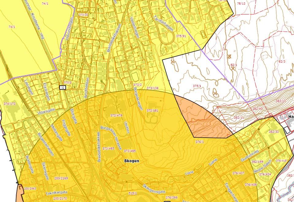 I tillegg viser kommuneplanens arealdel at de søndre delene av eiendommen ligger innenfor en radius på 300m fra nærmeste lokalsenter; Hovenga.